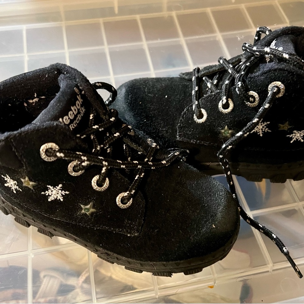 Black snowflake toddler shoe boots